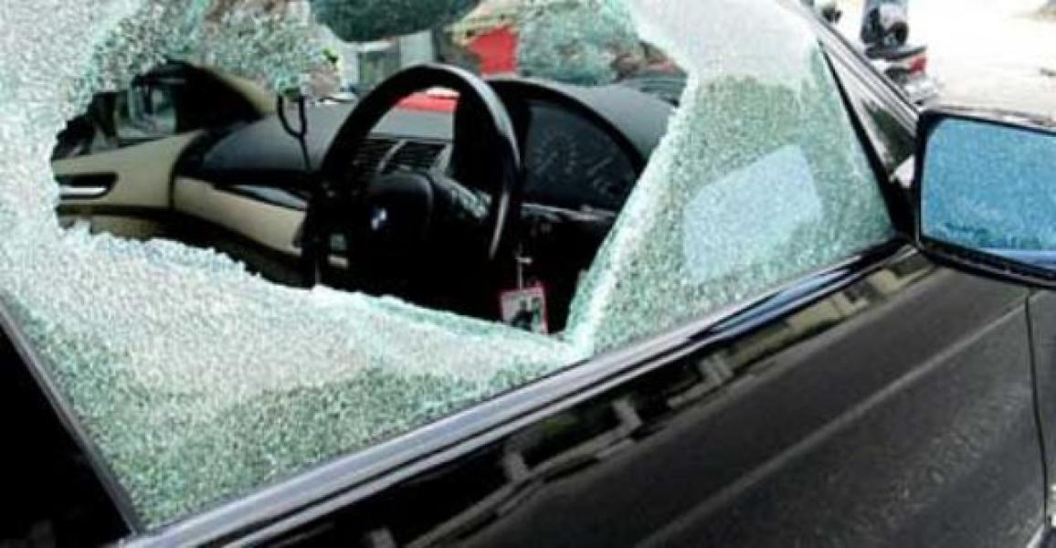 Lagi Makan Siang, Kaca Mobil Dipecah Tas Berisikan Laptop dan Tablet Raib