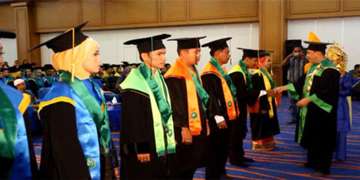 Lulusan Terbaik FKIP UPP, Diterima Bekerja di Pemkab Rohul
