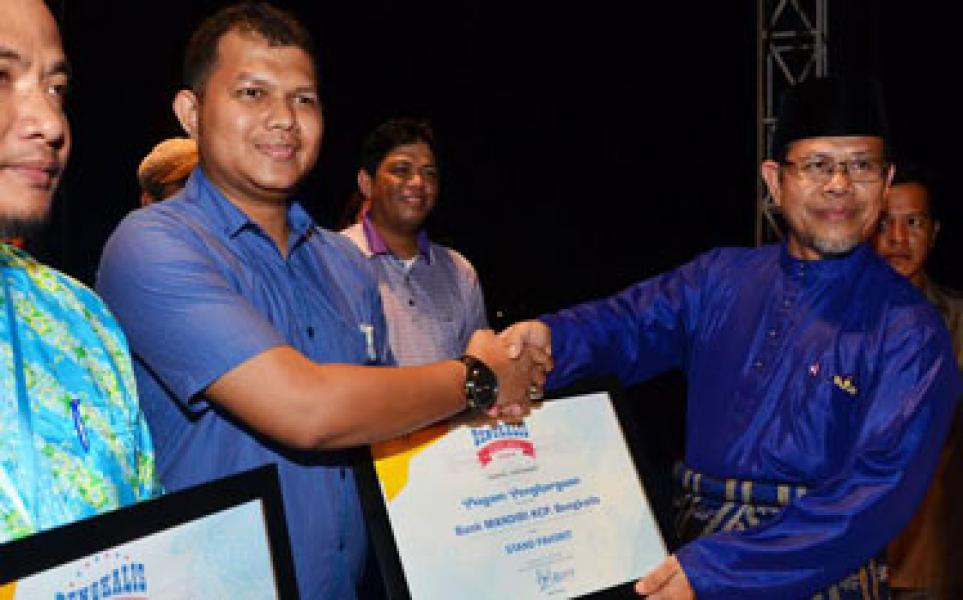 Malam Penutupan Bengkalis Expo 2015 Menampilkan Frida dan Adit KDI