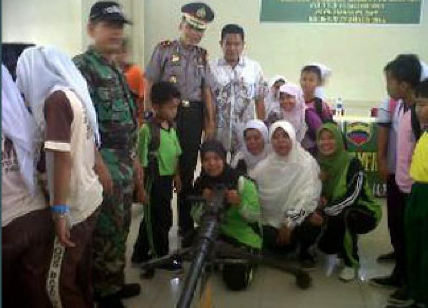 Masyarakat Antusias Saksikan Pameran Alutsista yang Digelar Kodim 0302 Inhu