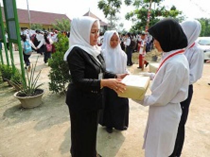 Meriahkan HUT RI, Dua Pelajar SMPN 33 Raih Juara Lari