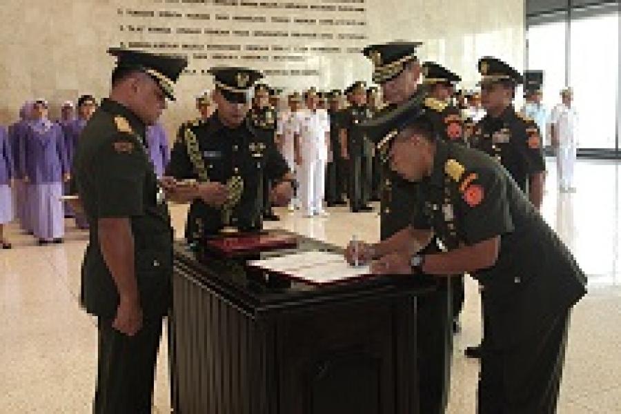 Panglima TNI Pimpin Sertijab Aster Panglima TNI dan Kapuspen TNI