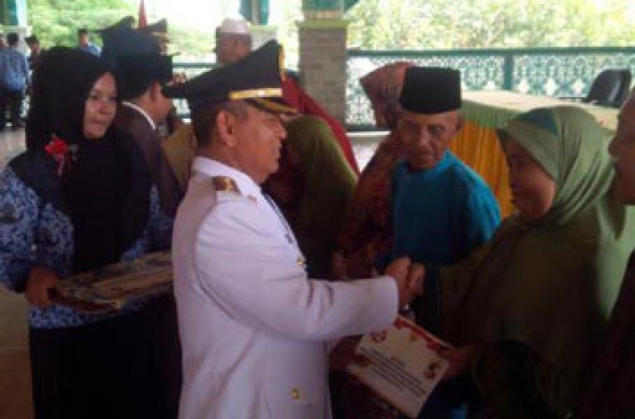 Pemkab Pelalawan Serahkan Santunan Kepada 83 Veteran dan Ahli Waris