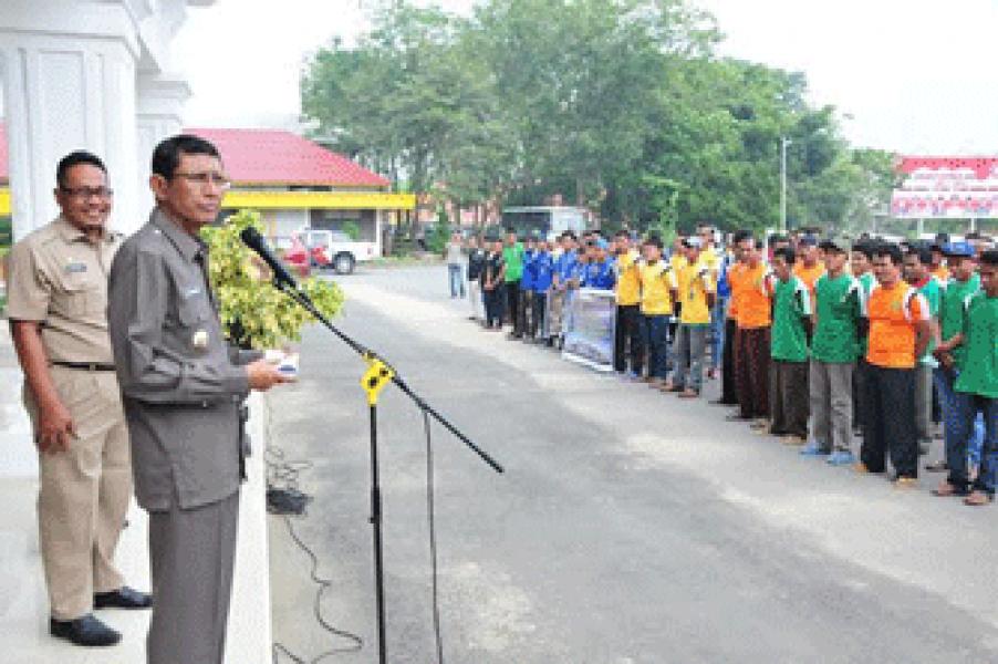 Penjabat Bupati Lepas Atlit Pacu Jalur Inhu