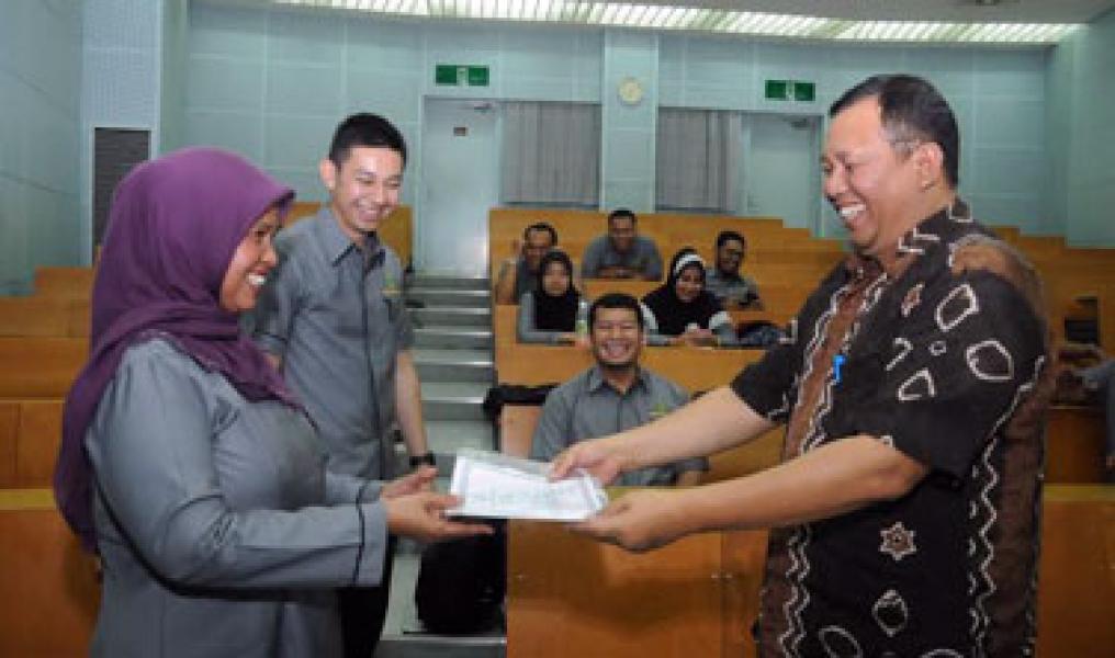 Penutupan Pelatihan Produksi Audio Visual Format Pemberitaan Pemprov Riau 2015