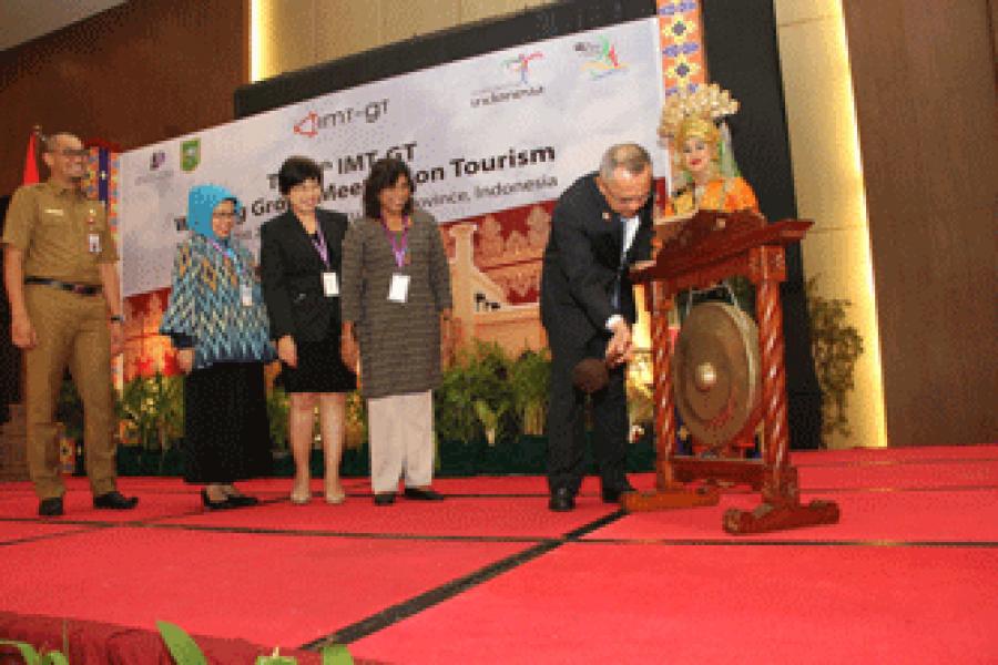 Plt Gubri Buka The 8th IMT-GT Working Group Meeting on Tourism