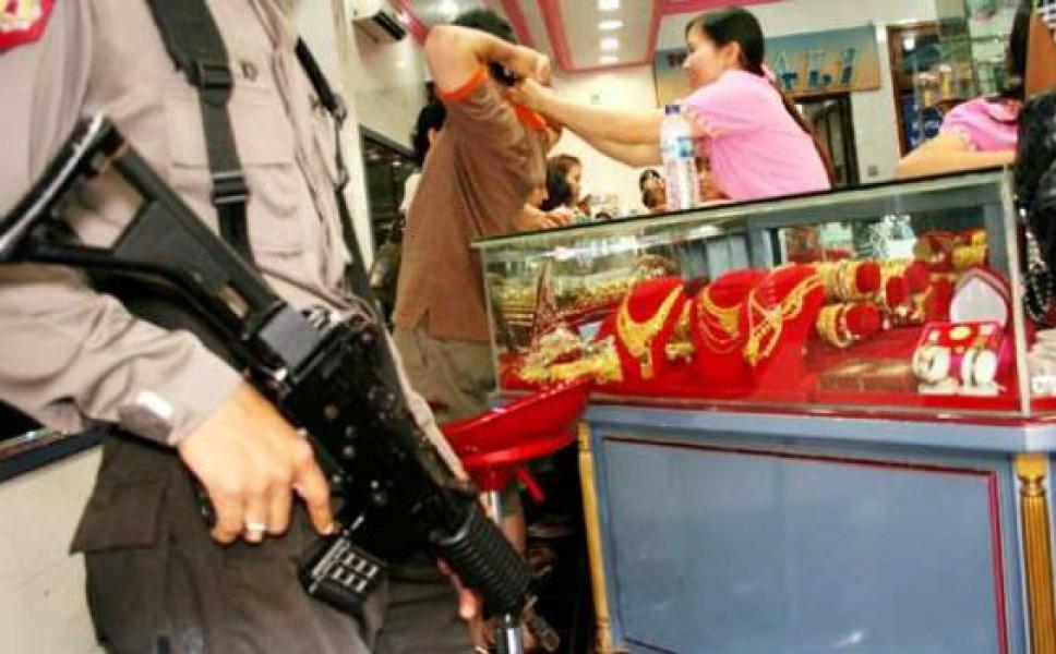 Pura-pura Jadi Pembeli, Rampok Gasak Toko Emas di Bangkinang