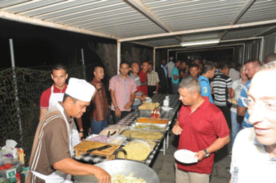 Satgas FPC TNI Gelar Festival Masakan Khas Indonesia