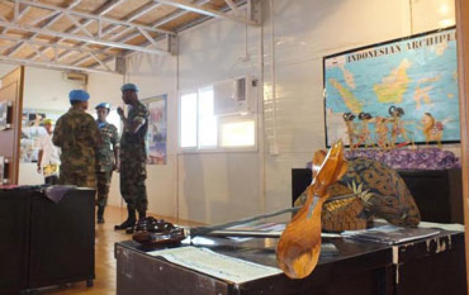 Satgas Kizi TNI Perkenalkan Produk dan Budaya Indonesia