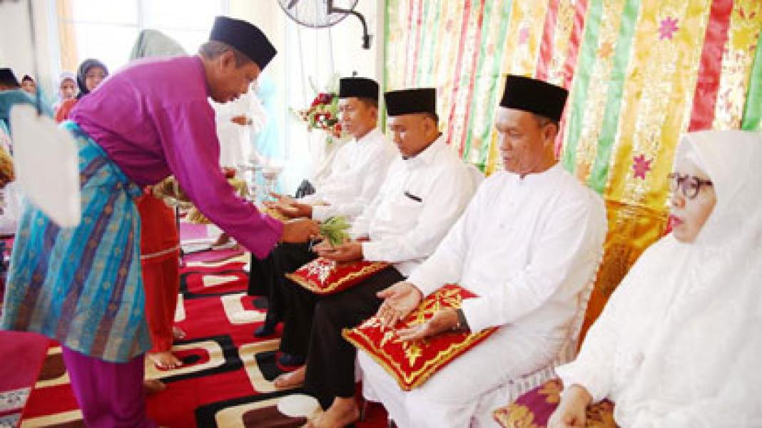 Sekda Meranti Lepas 18 Calon Jemaah Haji Korpri 2015