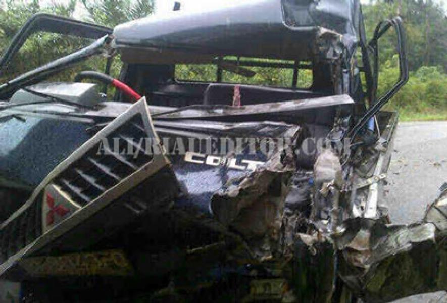 Tabrak Truck Berhenti, Penumpang L300 Luka Berat