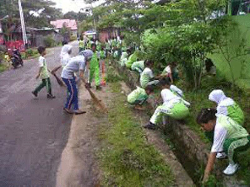 Tanamkan Jiwa Peduli Lingkungan Sejak Dini, SDN 112 Gelar Sabtu Bersih