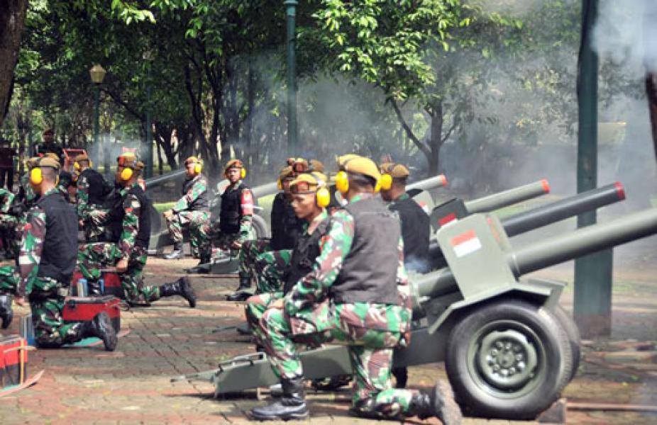 17 Kali Tembakan Meriam TNI Iringi Detik-Detik Proklamasi