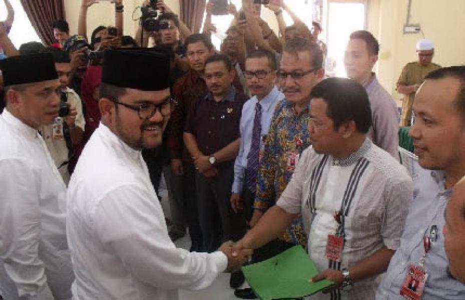 Ardo dan H Hairuddin Pertama Serahkan Berkas Dukungan