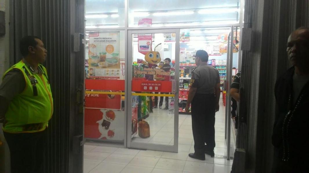 Breaking News, Perampok Bersenpi Satroni Alfamart KM 12 Tenayan Raya