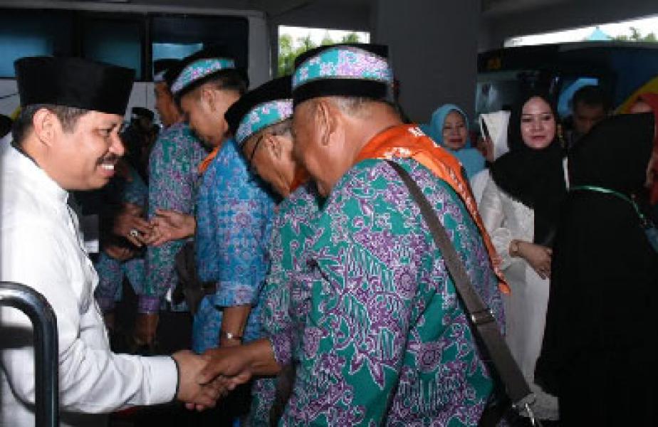 Bupati Amril Lepas JCH Bengkalis Kloter IV Embarkasi Batam Ke Tanah Suci