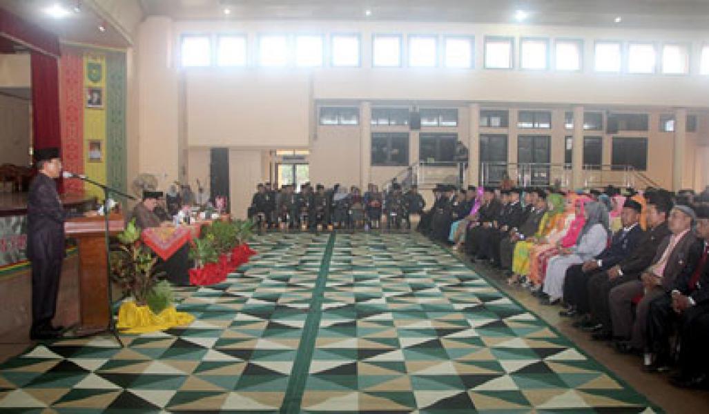 Bupati Anugerahkan Tanda Kehormatan Satya Lencana Karya Satya Kepada 332 PNS Inhil