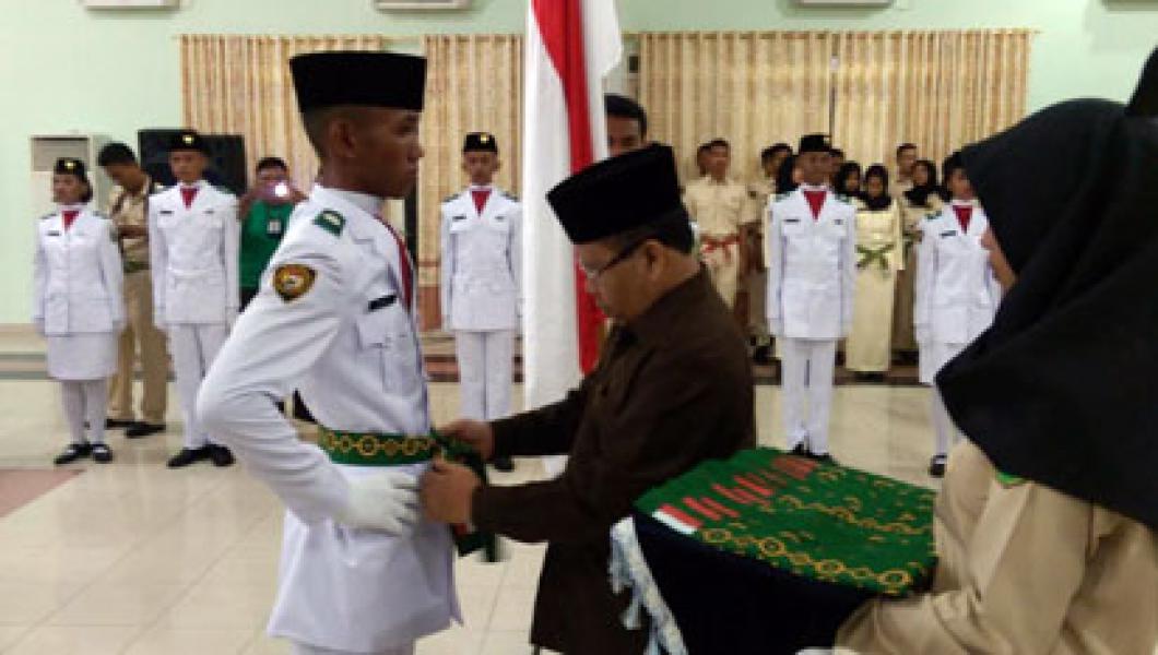 Bupati Irwan Kukuhkan Paskibra Kabupaten Kepulauan Meranti