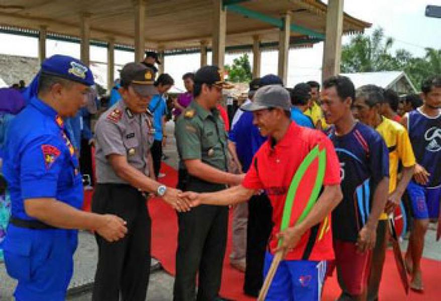 Danramil 03/Tempuling Hadiri Pembukaan Pacu Jalur di Pendopo Jembatan Rumbai Sungai Indragiri