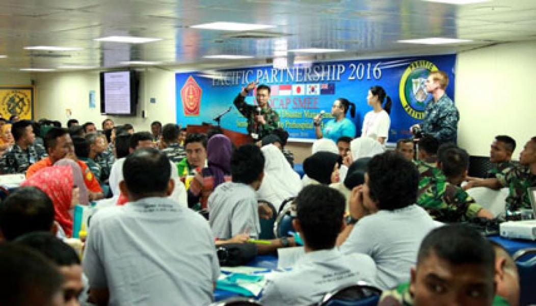 Kapuskes TNI Kunjungi USNS Mercy di Perairan Bungus Padang