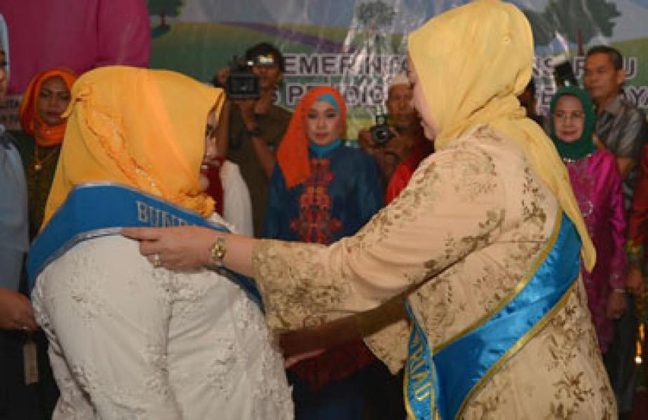 Kasmarni Amril Dikukuhkan sebagai Bunda PAUD Kabupaten Bengkalis 2016-2021