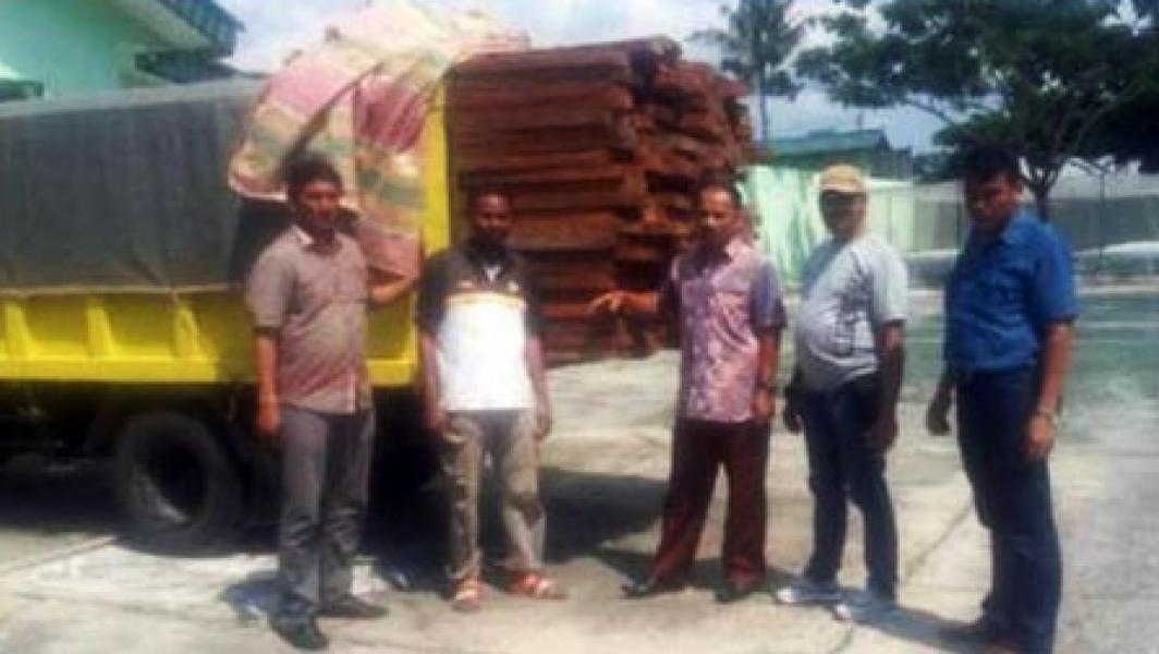 Kodim 0320/Dumai Ringkus Pengedar Narkotika dan Kayu Ilegal