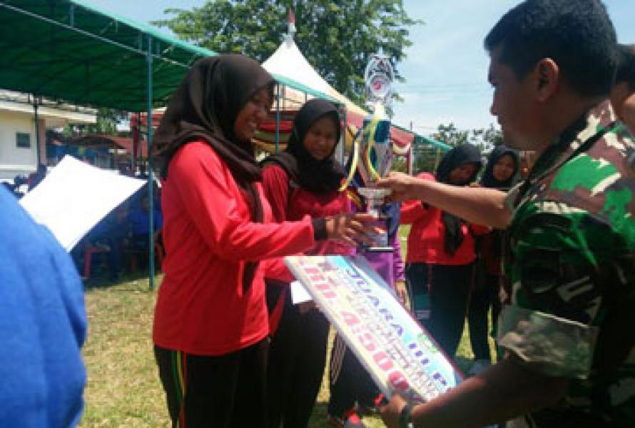 Meriahkan HUT RI, Korem 031/Wirabima Gelar Jalan Santai 5 K Bersama Warga