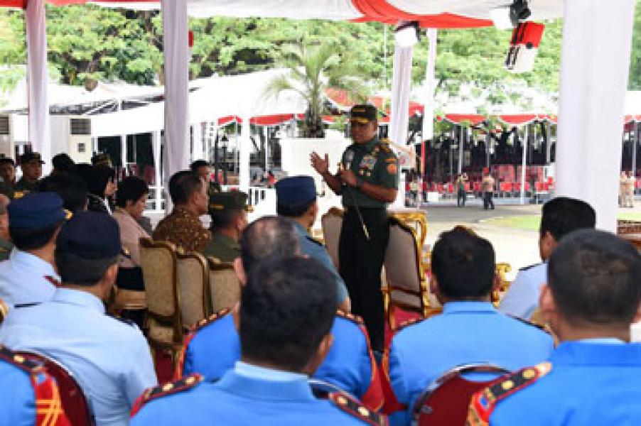 Panglima TNI Tinjau Gladi Bersih HUT RI Ke-71