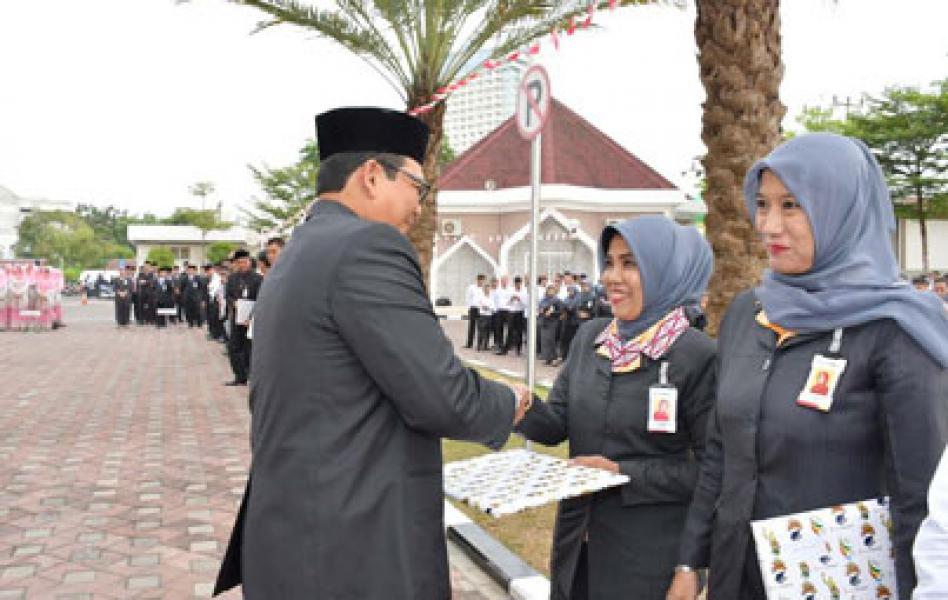 Perayaan HUT RI Ke-71, BRK Beri Penghargaan Kepada Karyawan