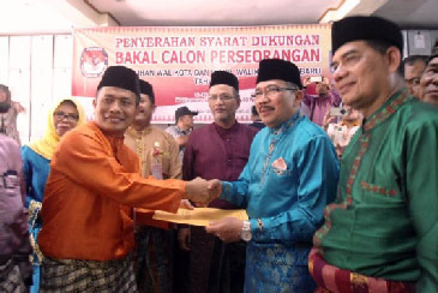 Pilih Maju Jalur Independen, Dr Syahril-Said Zohrin Perdana Mendaftar ke KPU