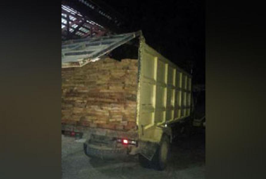 Polres Inhu Amankan 1 Truk Kayu Olahan Tanpa Dukumen yang Sah