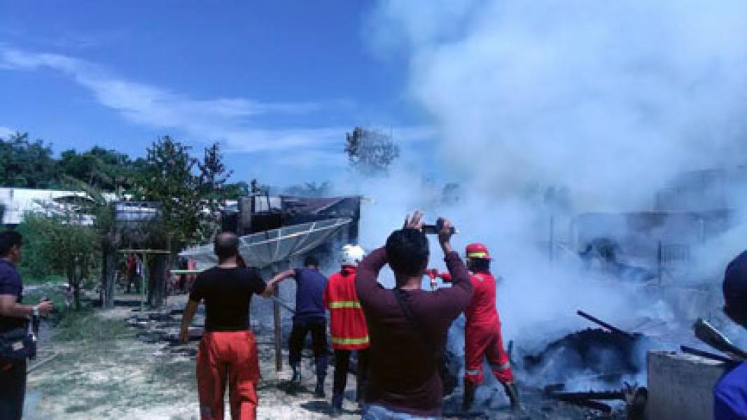 Satu Unit Rumah Kayu di Jalan Lintas Timur Ludes Terbakar