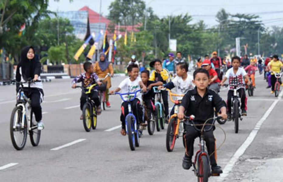 Warga Selatbaru Dapatkan Sepeda Betrix Sempena Hari Koperasi di Bengkalis 