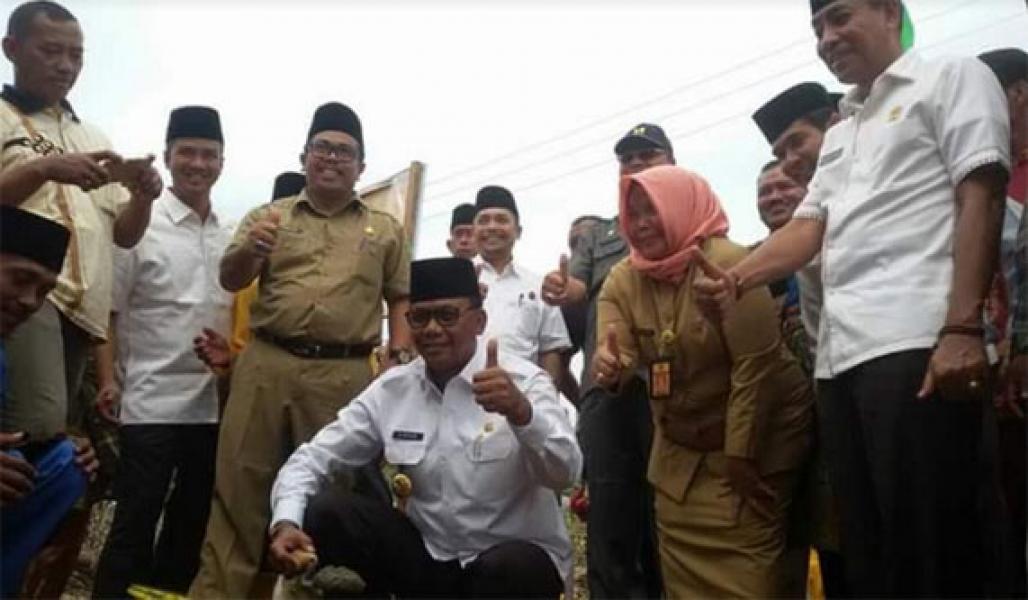 Bupati Suyatno Meletakan Batu Pertama Pembangunan Puskesmas Sinaboi