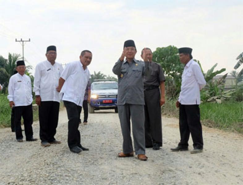 Bupati Wardan Tinjau Ruas Jalan Kotabaru-Pulau Kijang dan Selensen-Sungai Ara