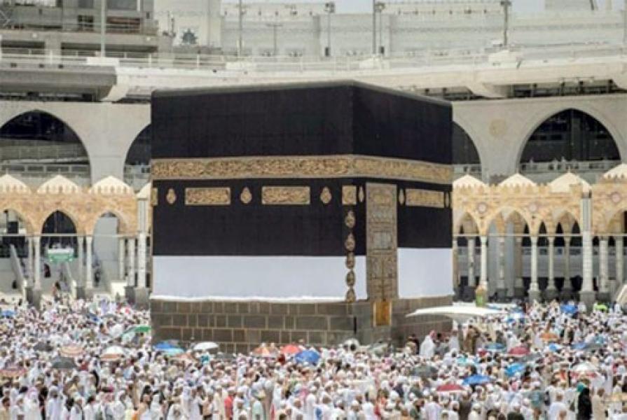 Kain Kiswah Ka’bah Digulung ke Atas