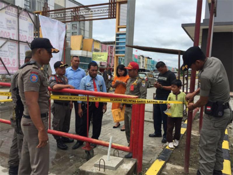 Memalukan, Tunggak Pajak Parkir 22 Bulan, KBC Ramayana Pangkalan Kerinci Disegel