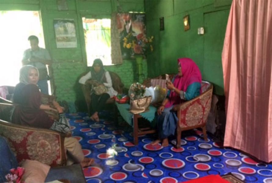 Nenek Renta 84 Tahun ini Sandarkan Hidup dari Belas Kasihan Warga