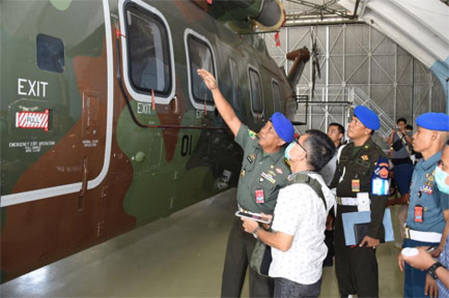 POM TNI Dampingi Tim Ahli KPK Cek Fisik Helikopter AW-101  
