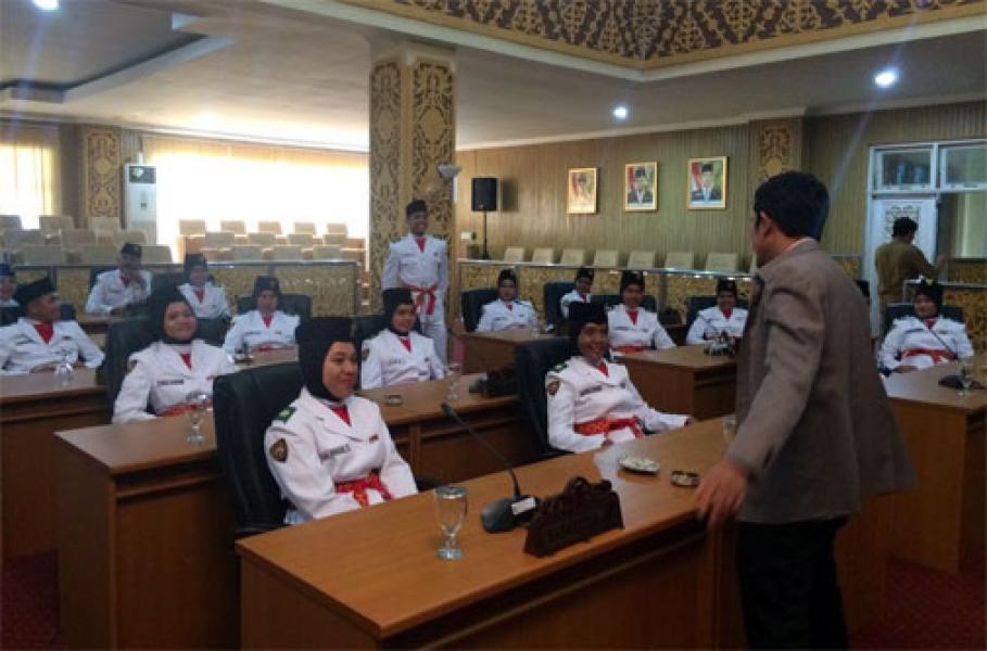 Rombongan Paskibrakan Sambangi DPRD Pelalawan, H Abdullah Dicecar Pertanyaan 