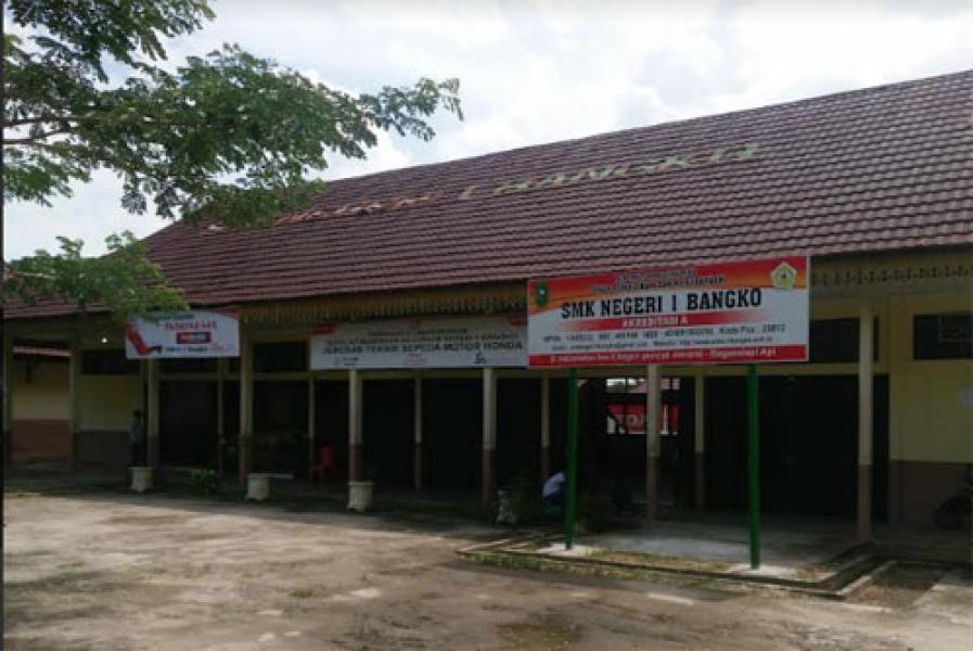 SMKN 1 Bangko Bebaskan 40 Siswanya Dari Biaya Sekolah