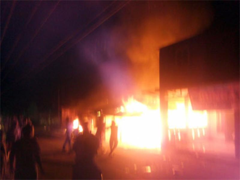 Tembilahan Terbakar Lagi! 3 Rumah, 1 Bengkel Dan 1 Mobil Ludes
