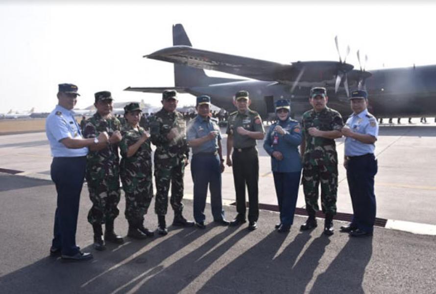 Asops Panglima TNI Berangkatkan 100 Prajurit TNI ke Lombok