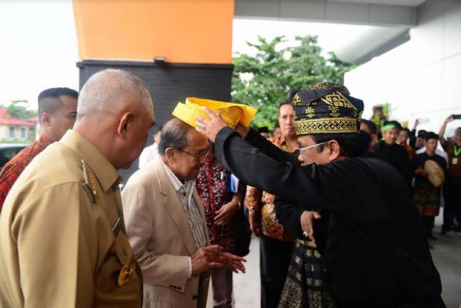 BJ Habibie Hadiri Peringatan Harteknas Ke-23 di Pekanbaru