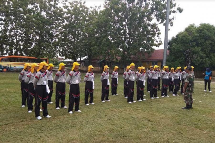 Babinsa Koramil 09/Langgam Latih Calon Paskibraka Kabupaten Pelalawan