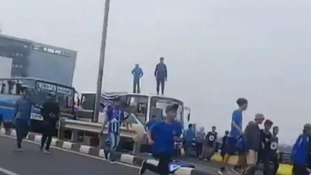 Bentrok Suporter Bola dengan Warga di Pasar Rebo, 1 Orang Tewas
