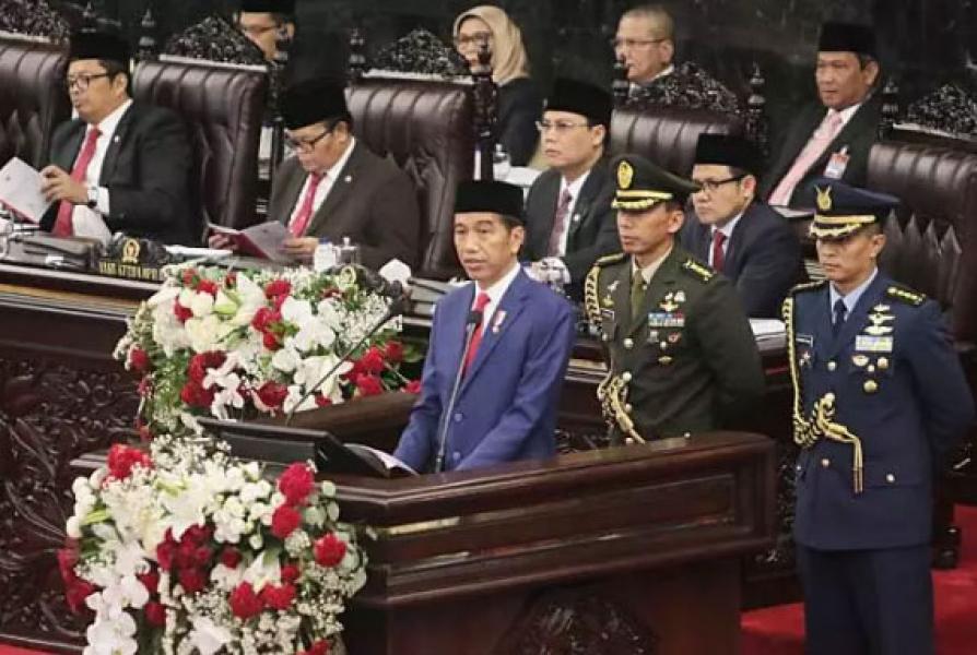 Celetukan Ketua DPR Sebut Nama Mahfud MD Sebelum Pembacaan Doa Bikin Jokowi Tertawa