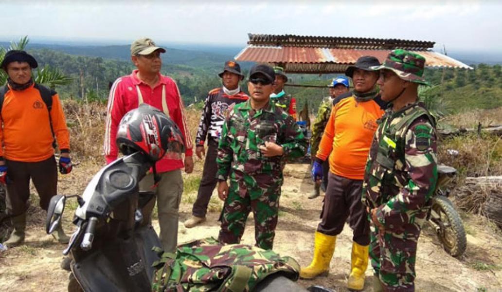 Dandim 0313/KPR Ikut Padamkan Api di Kawasan Hutan Bukit Suligi