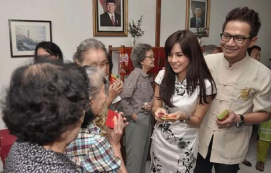 Delon Resmi Digugat Cerai Yeslin Wang