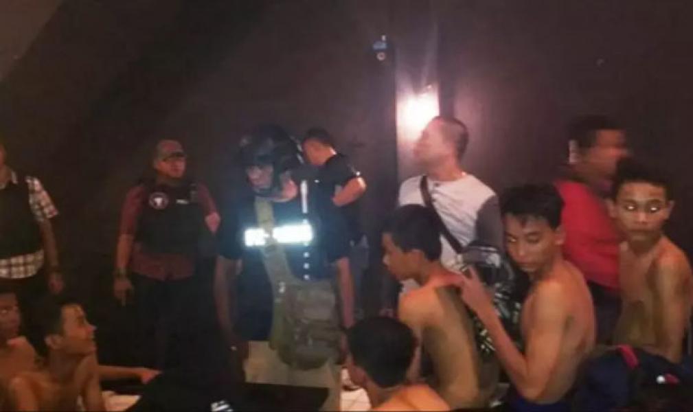 Diduga Jadi Tempat Seks Anak, Toko Ice Cream Digerebek Polisi